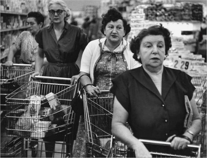 3. William Klein Vier vrouwen, supermarkt, 1955