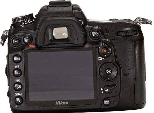 Nikon D7000 SLR camera