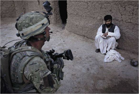 Afghanistan. Vechtende Britse en Afghaanse soldaten met de Taliban